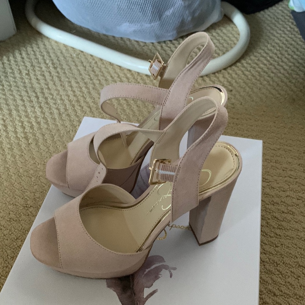 size 6.5, 4.5 inch powder nude heels